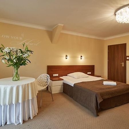 Hotel Melodia *** Buk  Екстериор снимка