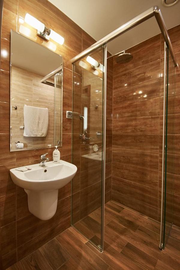 Hotel Melodia *** Buk  Екстериор снимка