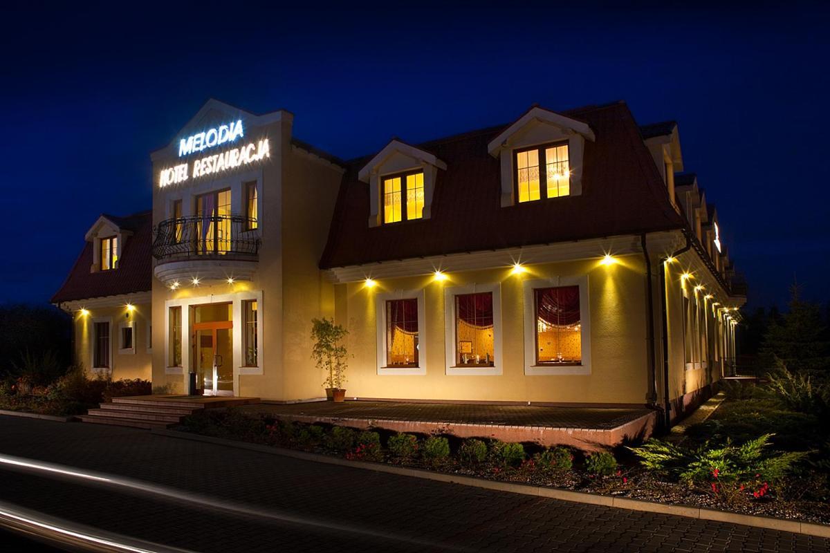 Hotel Melodia *** Buk  Екстериор снимка