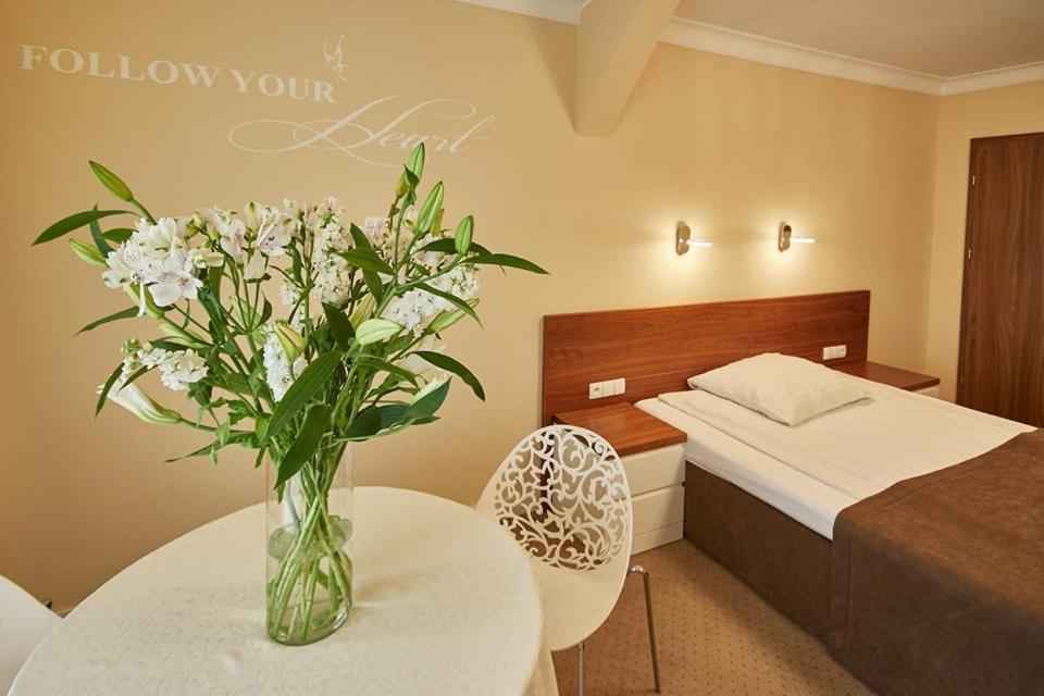 Hotel Melodia *** Buk  Екстериор снимка